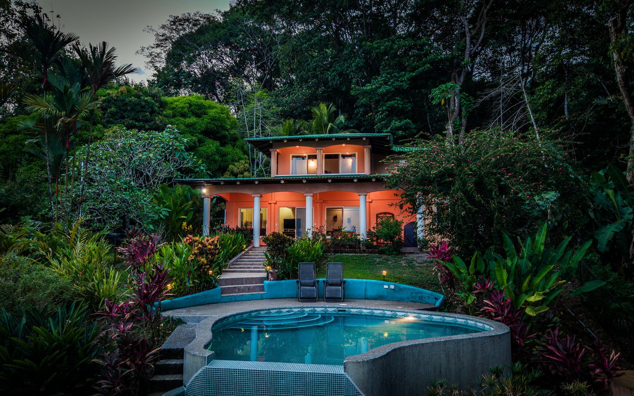 WHALE’S TAIL OCEAN VIEW ESTATE WITH EXTRA LOT 