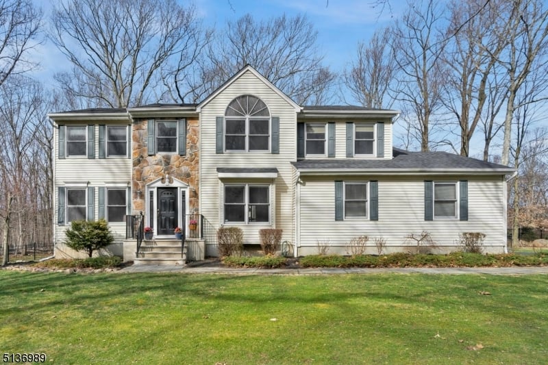 18 Crescent Ridge Rd