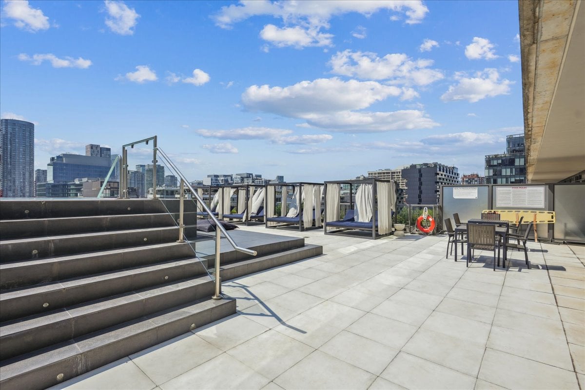 560 King St West Suite 1006