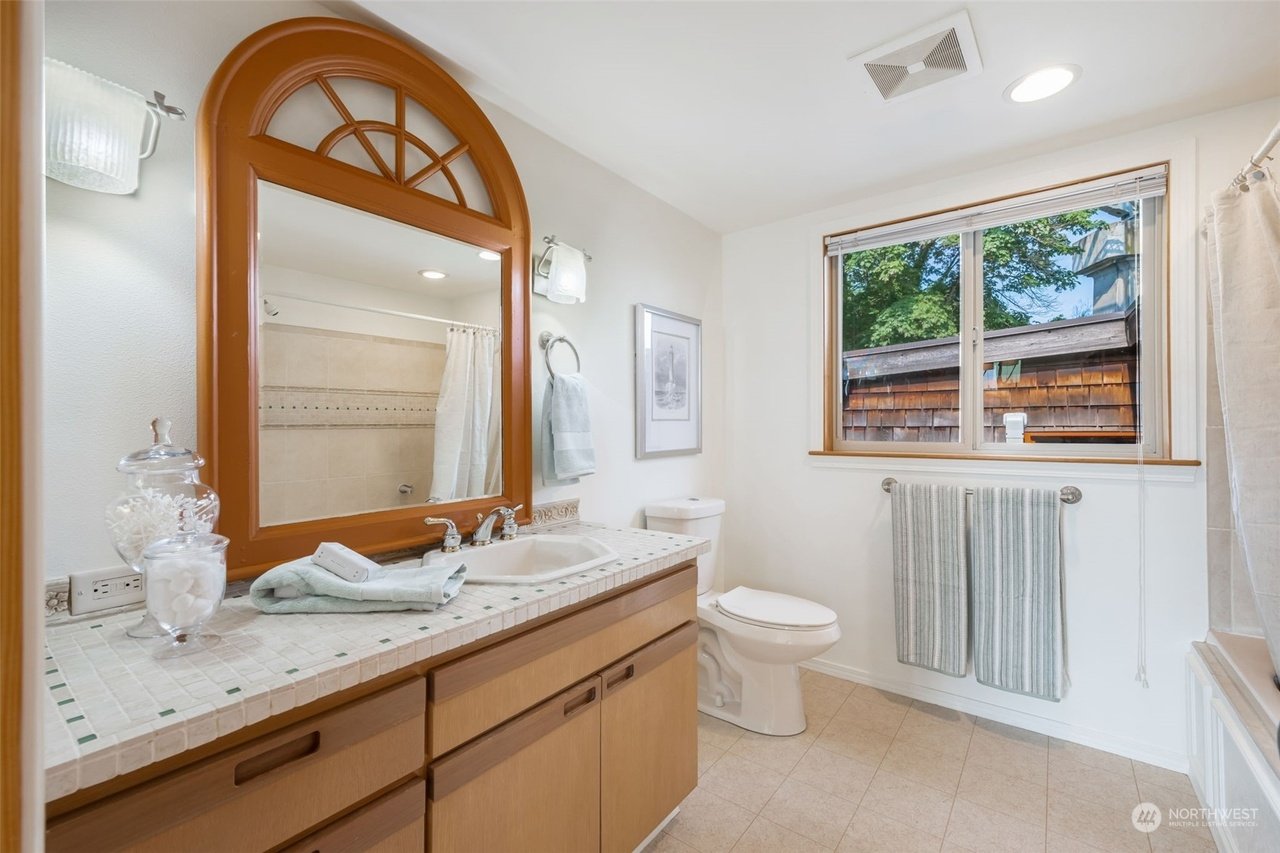 2770 Westlake Ave N #1