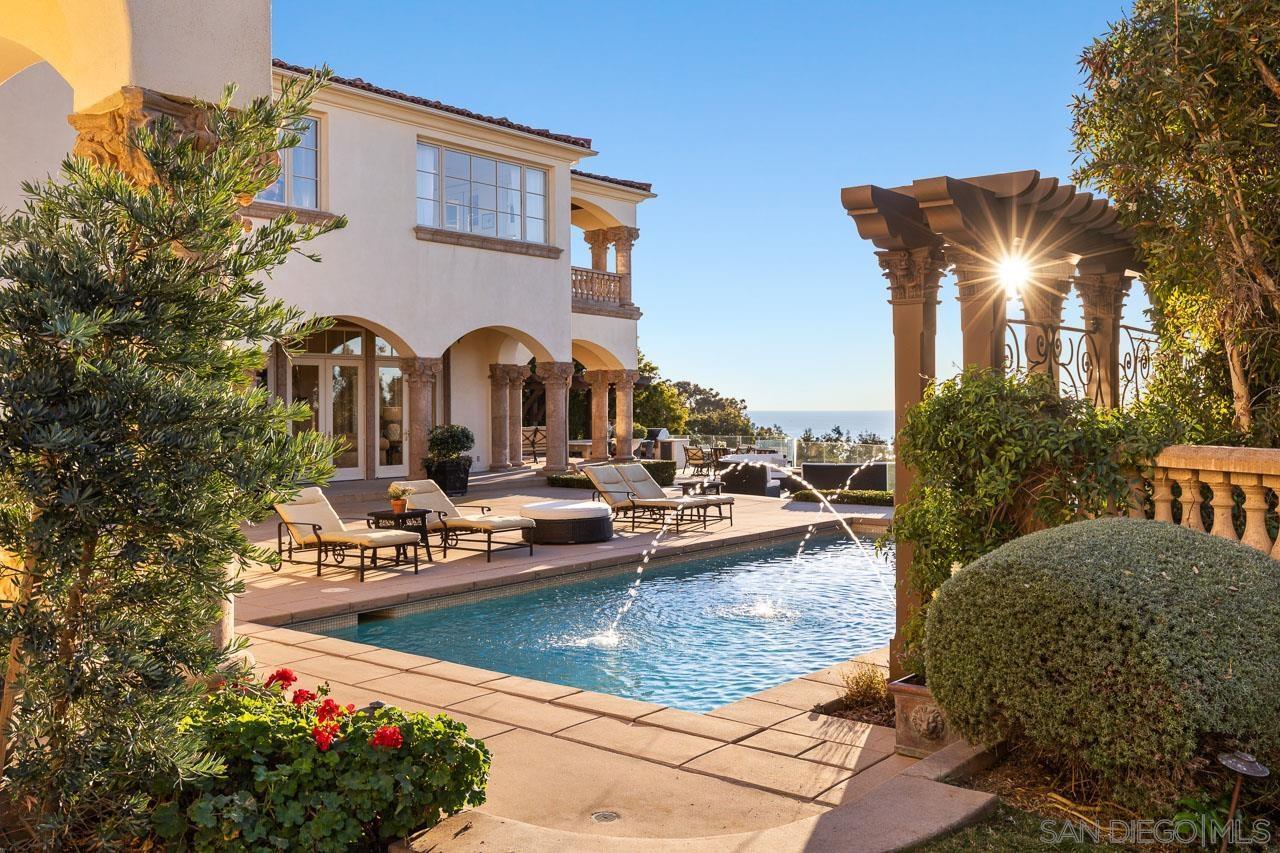 9860 La Jolla Farms Rd