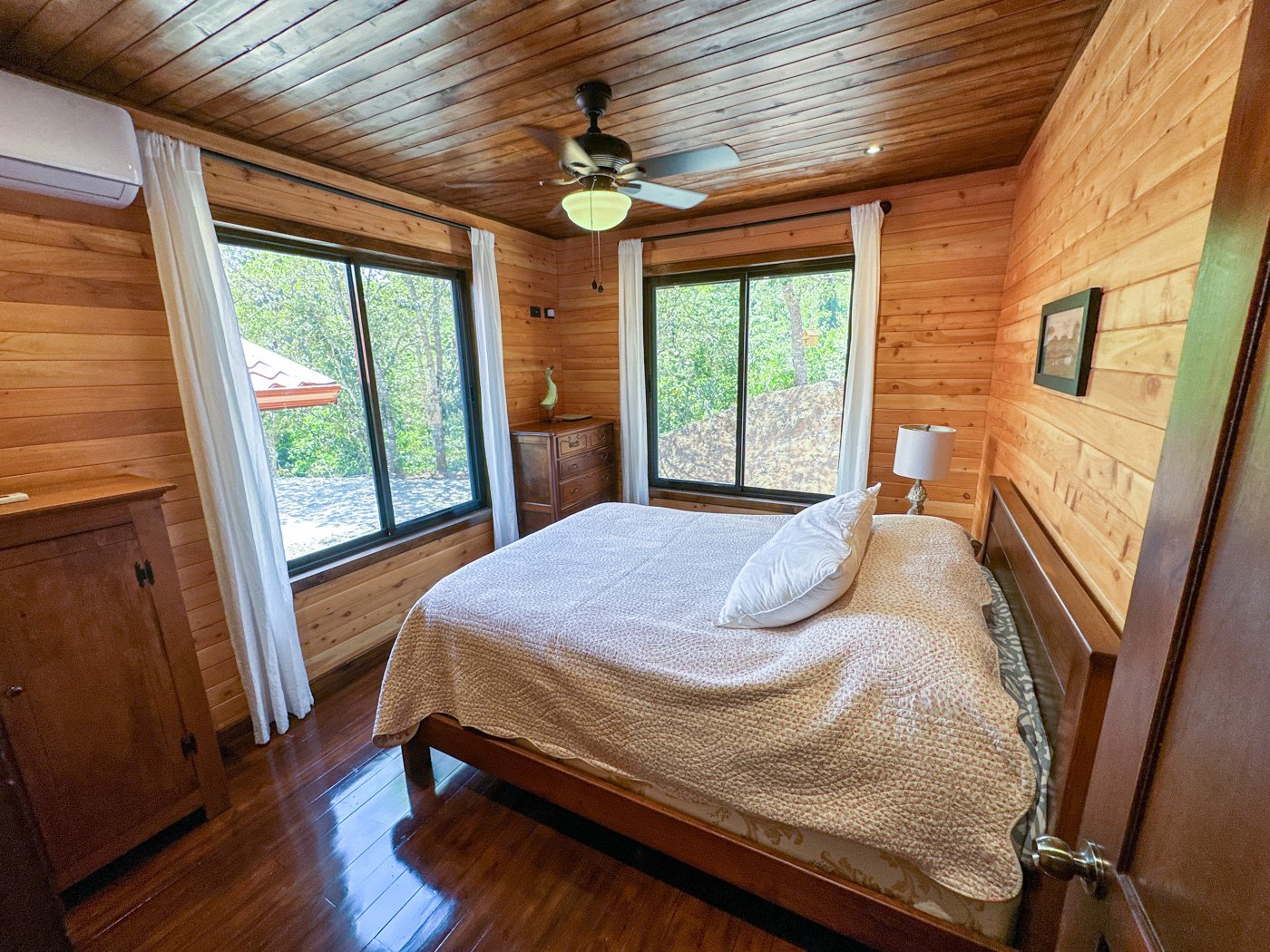 Serene Splendor - Discover Your Dream Home in Pacuar Perez Zeledon