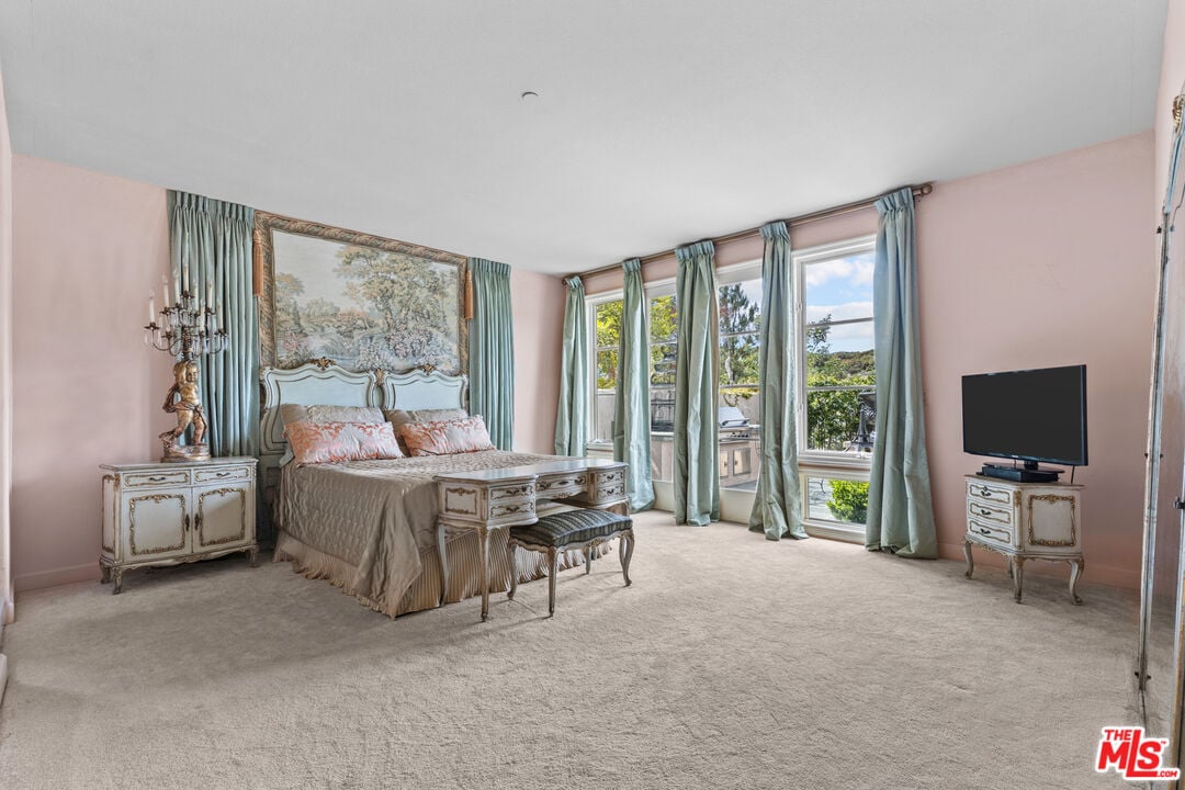 Buckingham Ln, 90077