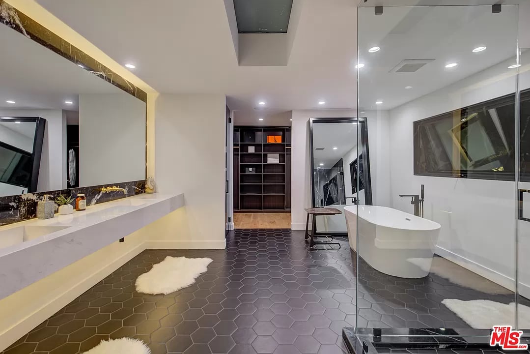 2501 Apollo Dr