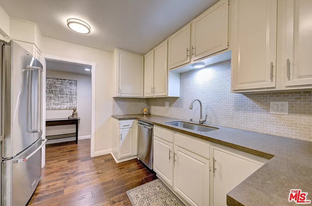1888 Greenfield Ave #202
