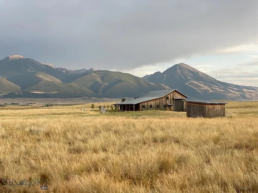 Discover Your Ideal Residence In This Scenic Community