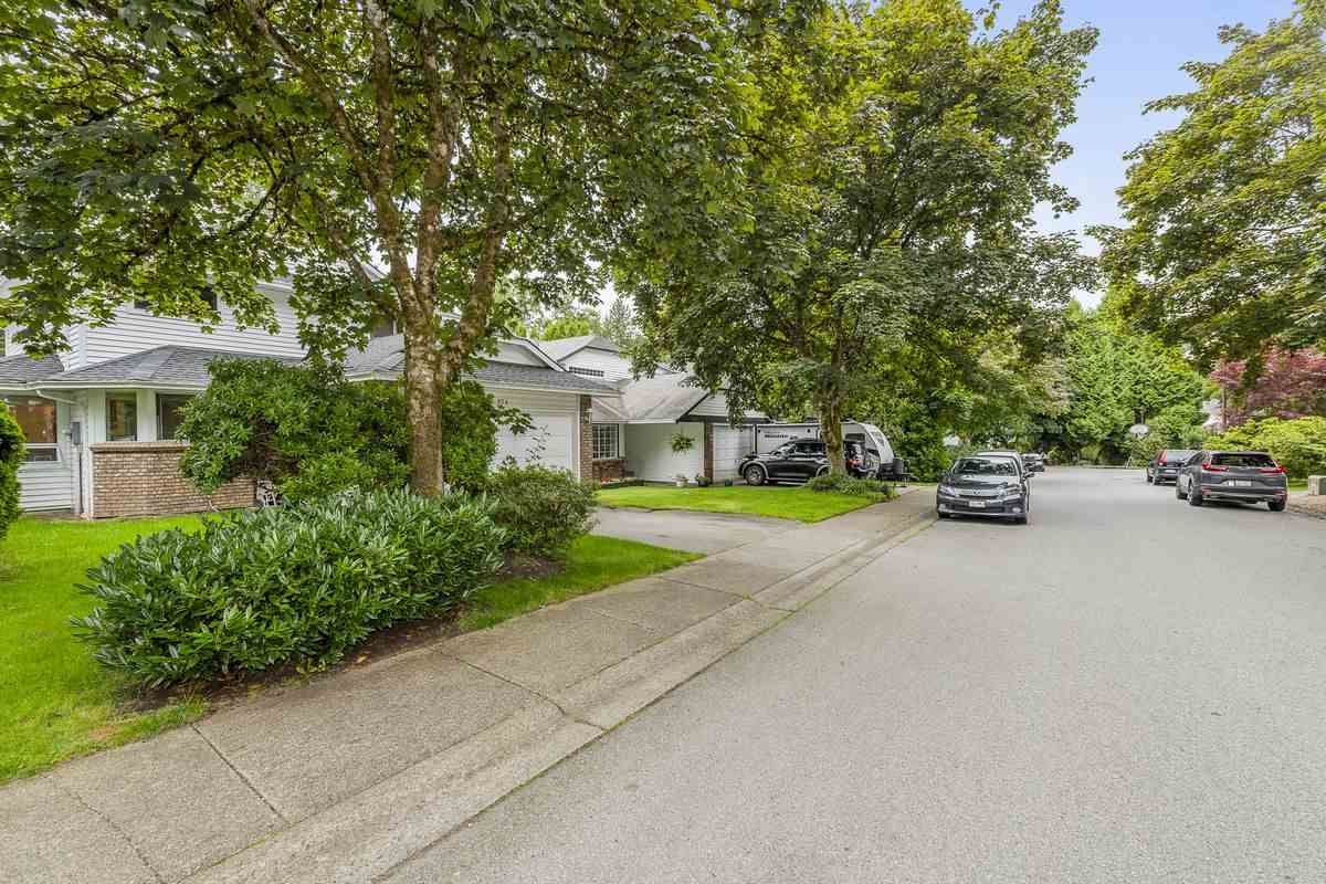 828 Porteau Pl