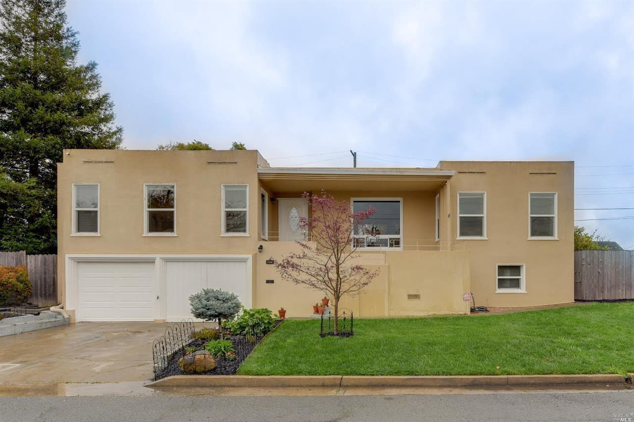 156 Bayview Ave