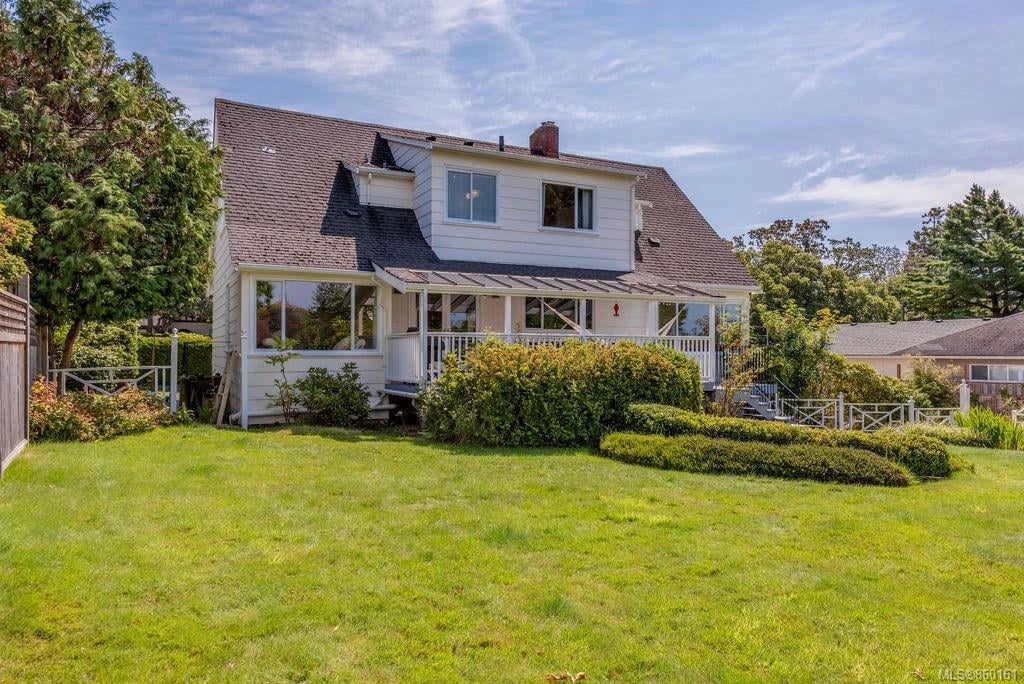 3084 Cadboro Bay Rd
