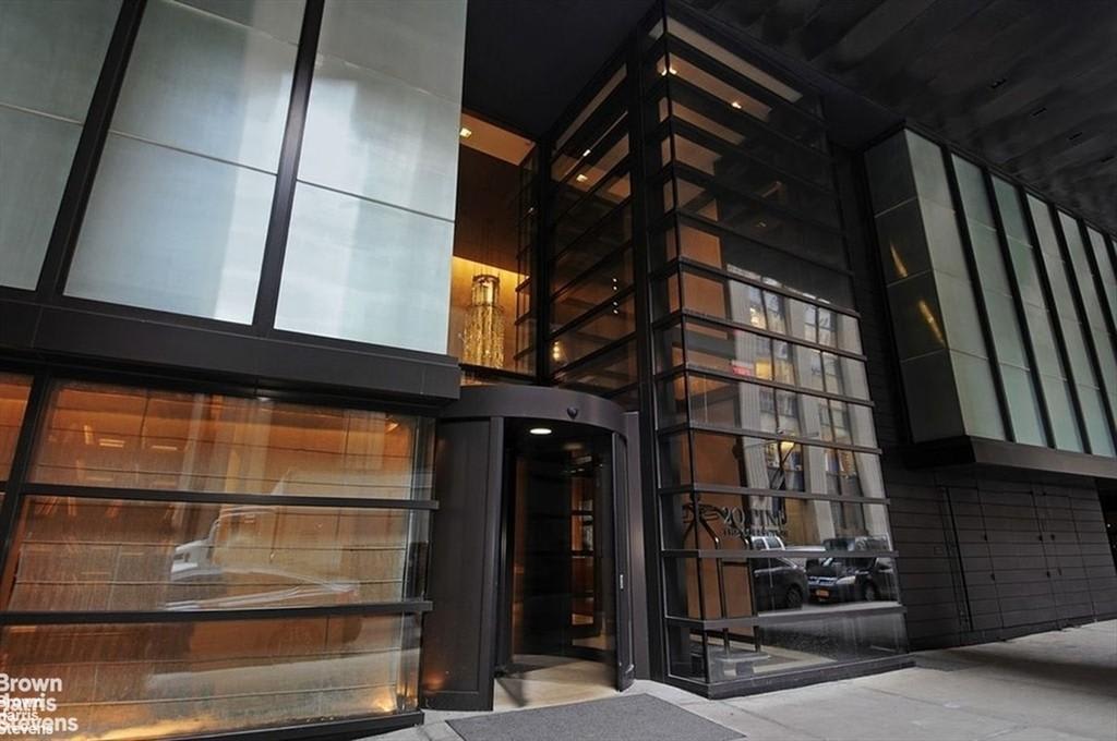 20 Pine St, Unit 518