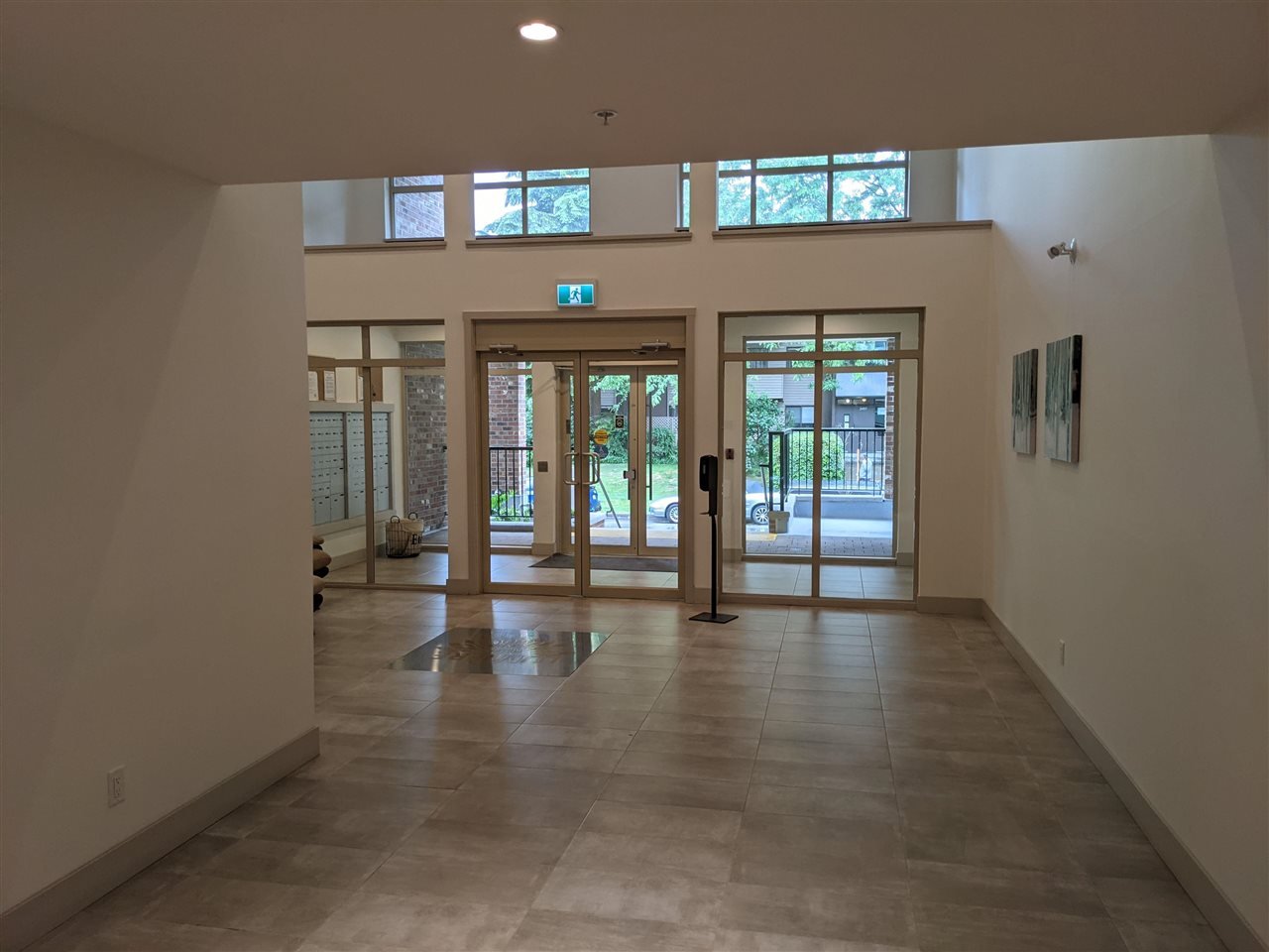109-2436 Kelly Ave