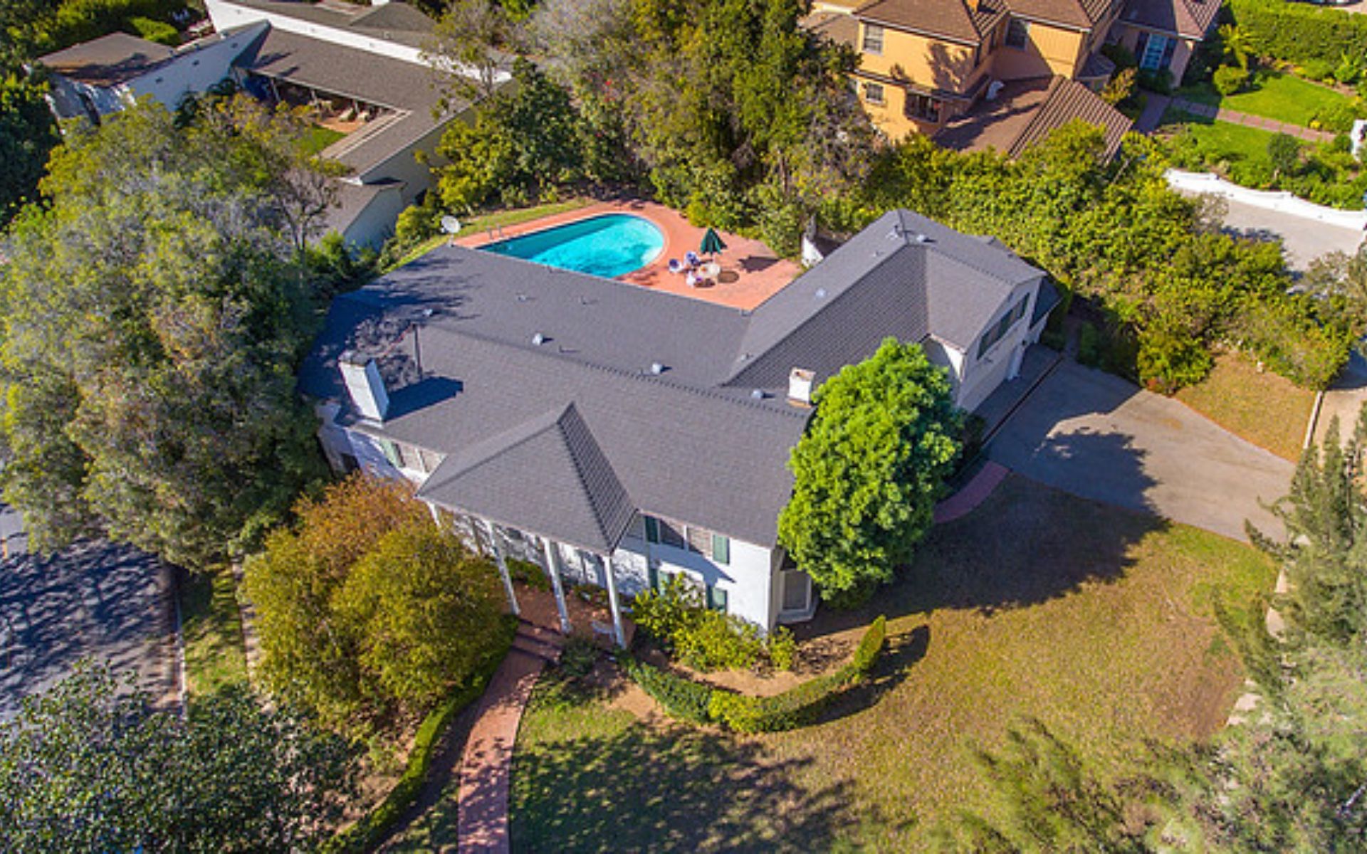 10433 Lindbrook Dr