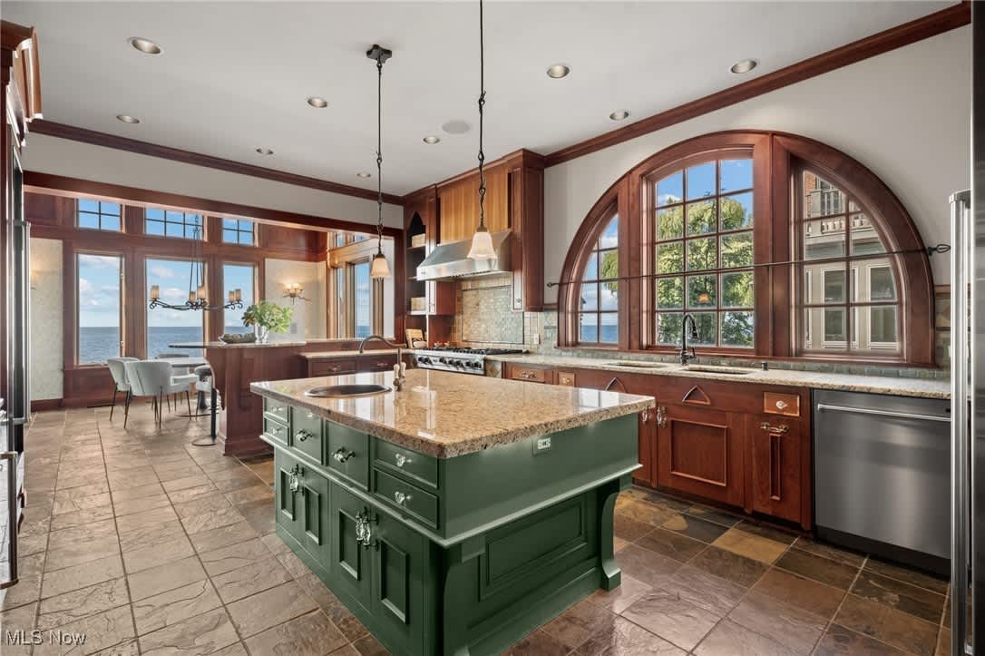 14 Colony Ln