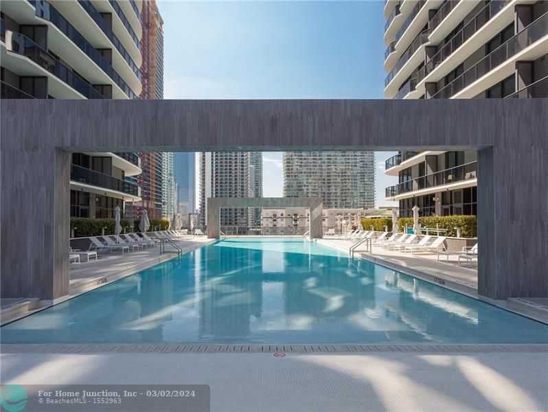 45 SW 9th St #4406