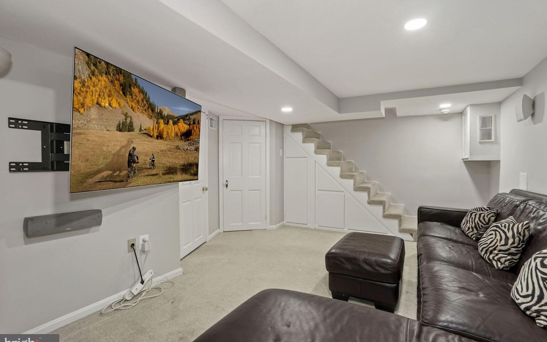 1409 Oakcrest Dr
