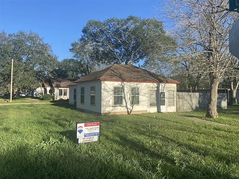 512 Main St