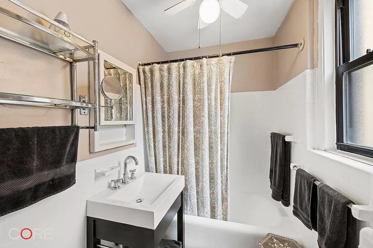 321 E 54th St, Unit 8F