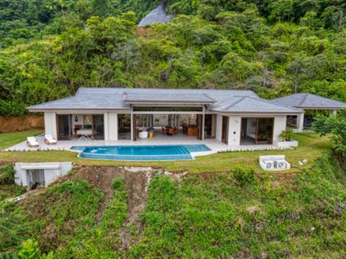 Stunning 3 Bedroom Luxury Ocean View Home