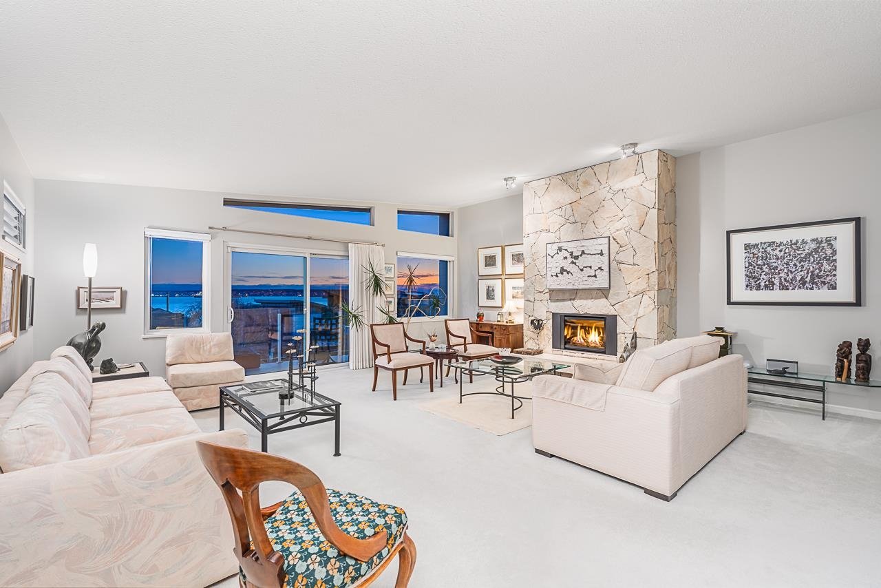 2343 Bellevue Ave
