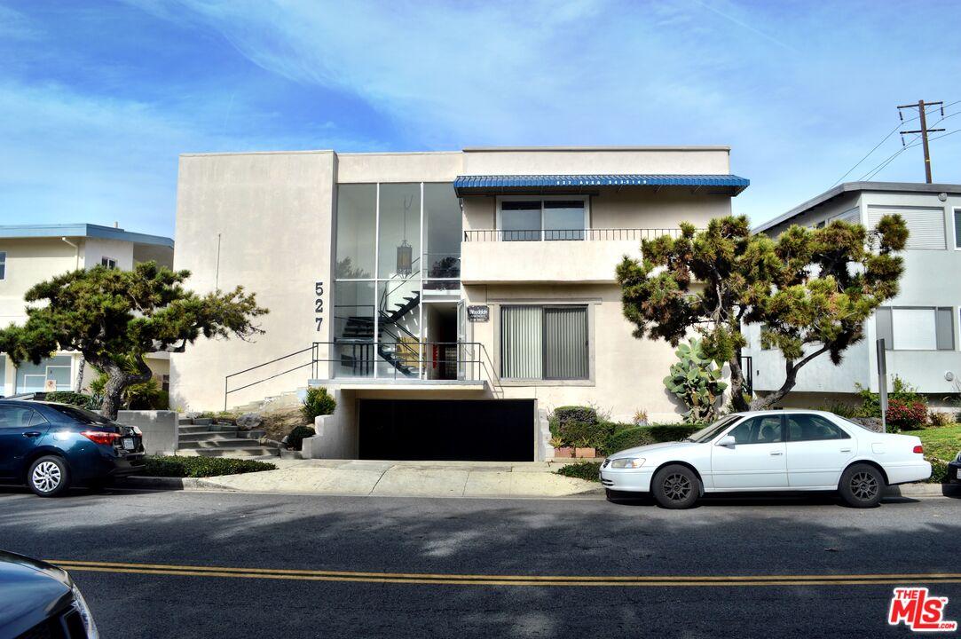 527 AVENUE G Unit: D