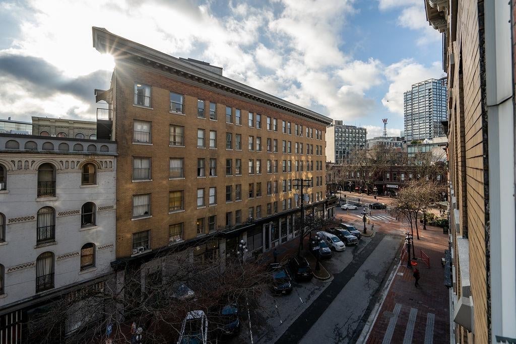 502-55 Alexander St
