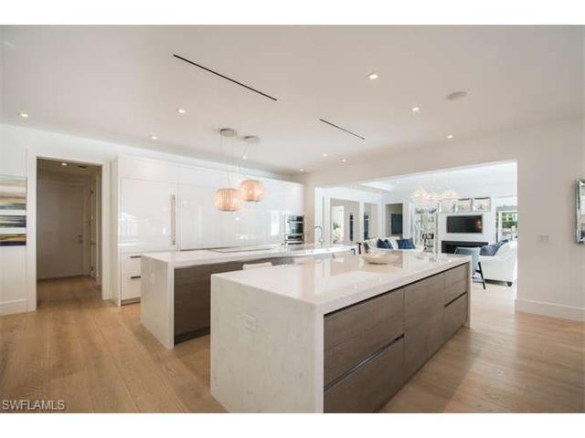 546 S Golf Dr