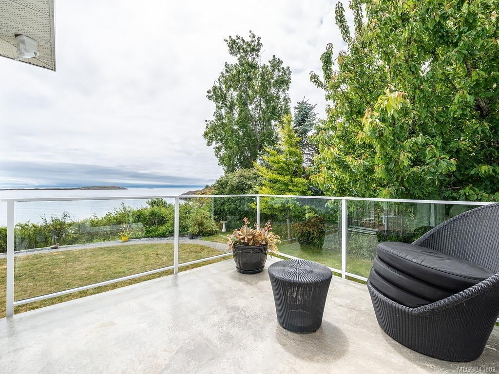 207 Beach Dr