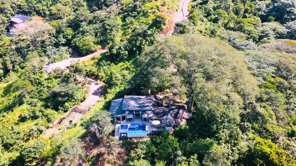 Casa Linda Vista with Ocean View Above Dominical Beach