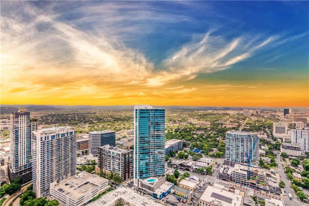 360 Nueces St #4208