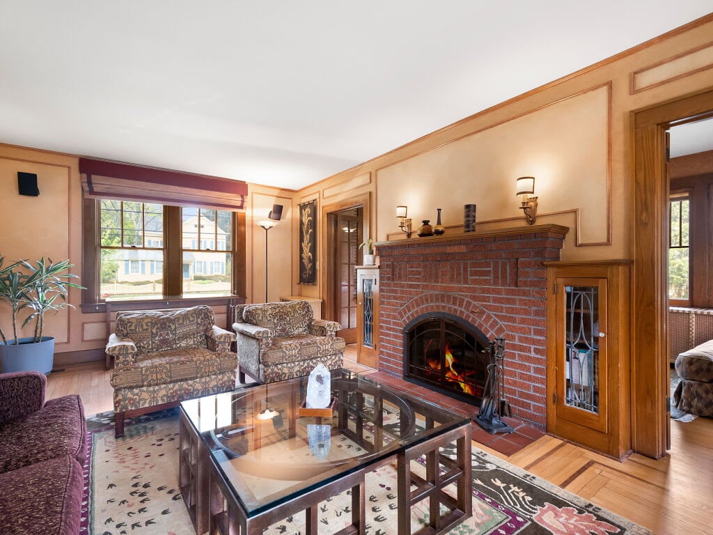 25 Pascack Rd