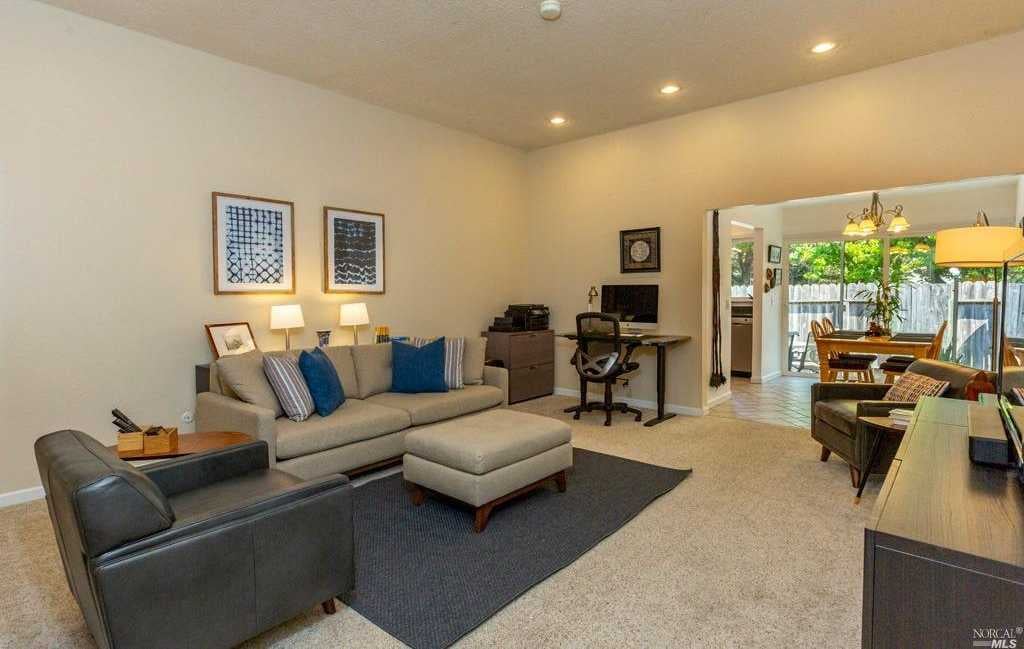 18 Conifer Sq