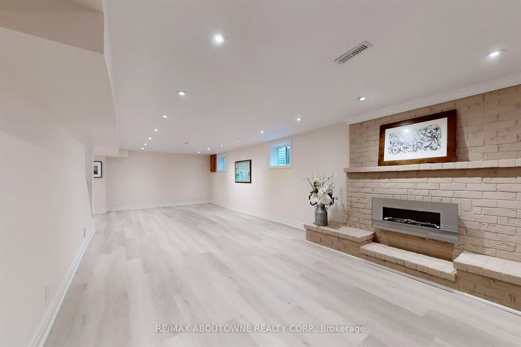 2269 All Saints Crescent Oakville