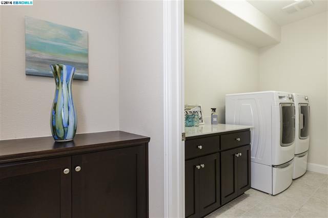 6463 Bayview Dr, Oakland, CA 94605