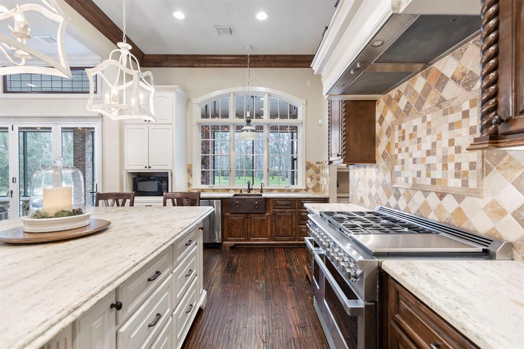 9927 Clubhouse Circle
