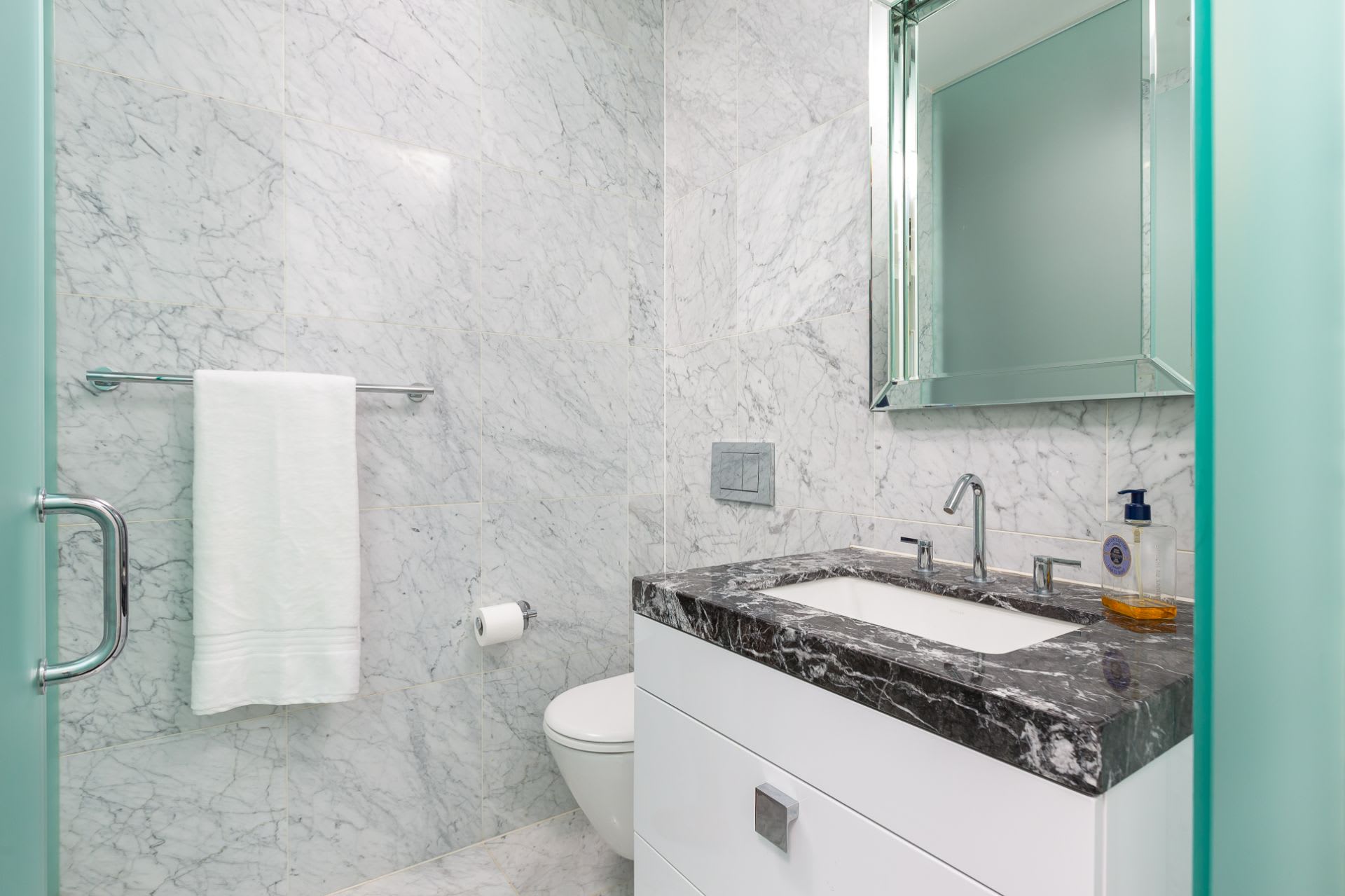 206 Bloor St W 