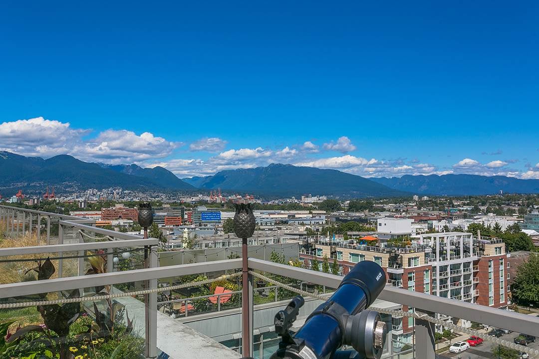 PH4-250 E 6th Ave