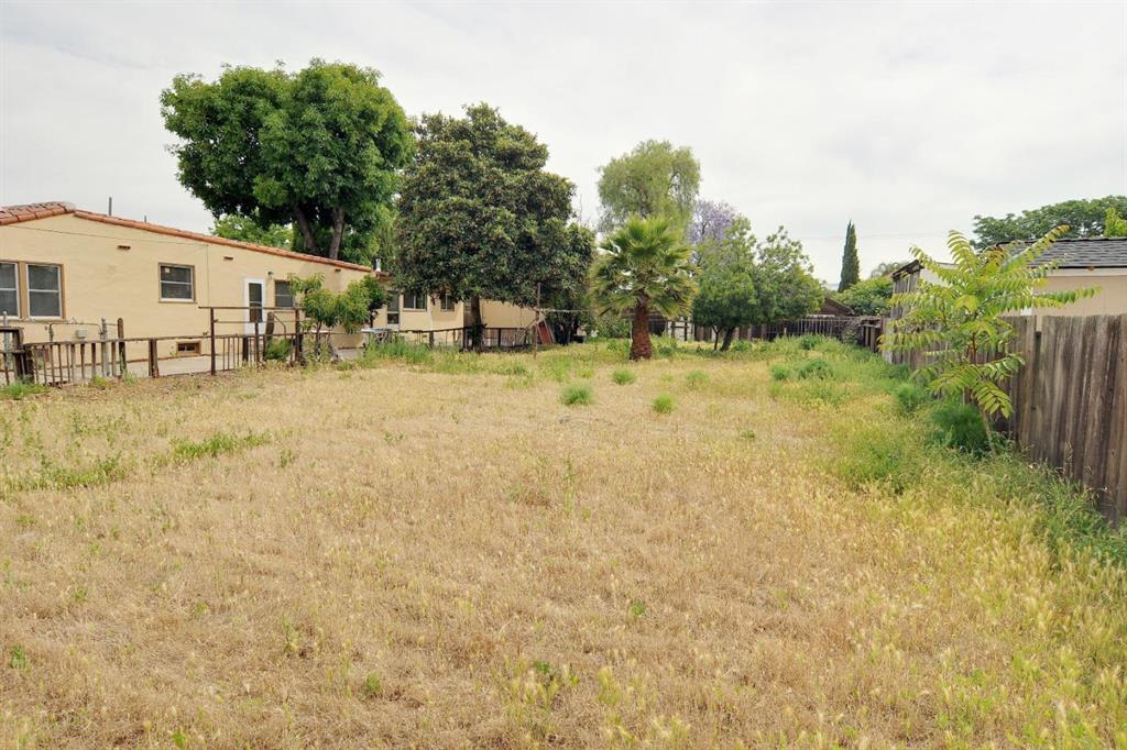 Locust St (Lot near 970-972 Locust St)