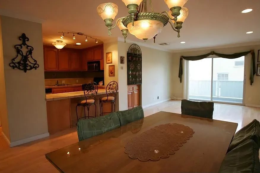 101 California Ave, #207
