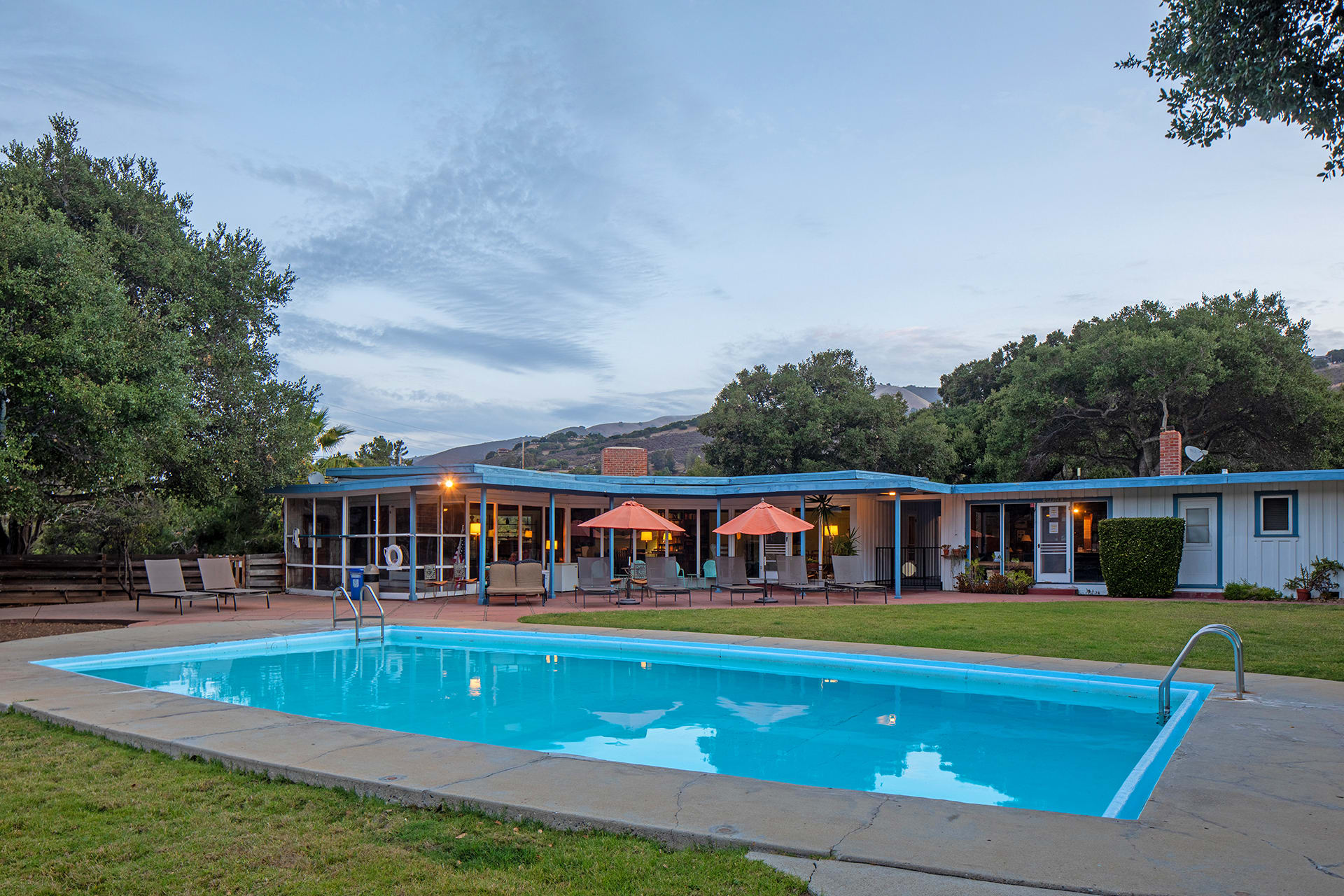 Blue Sky Lodge - Carmel Valley Village