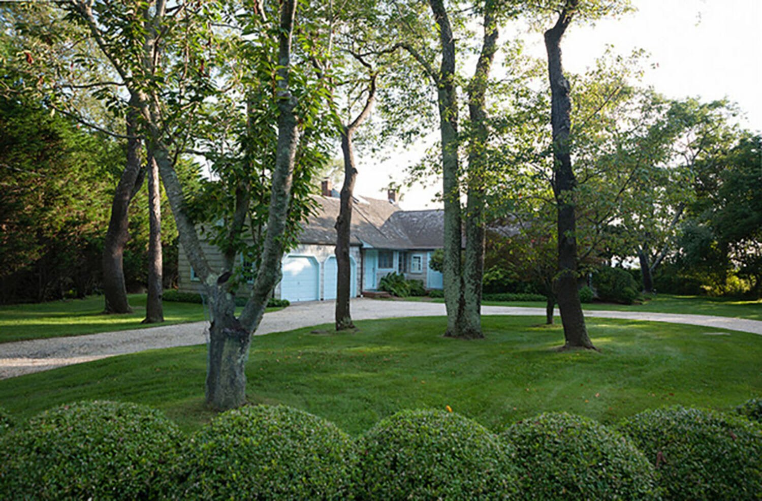 Light-Filled Waterfront Cottage