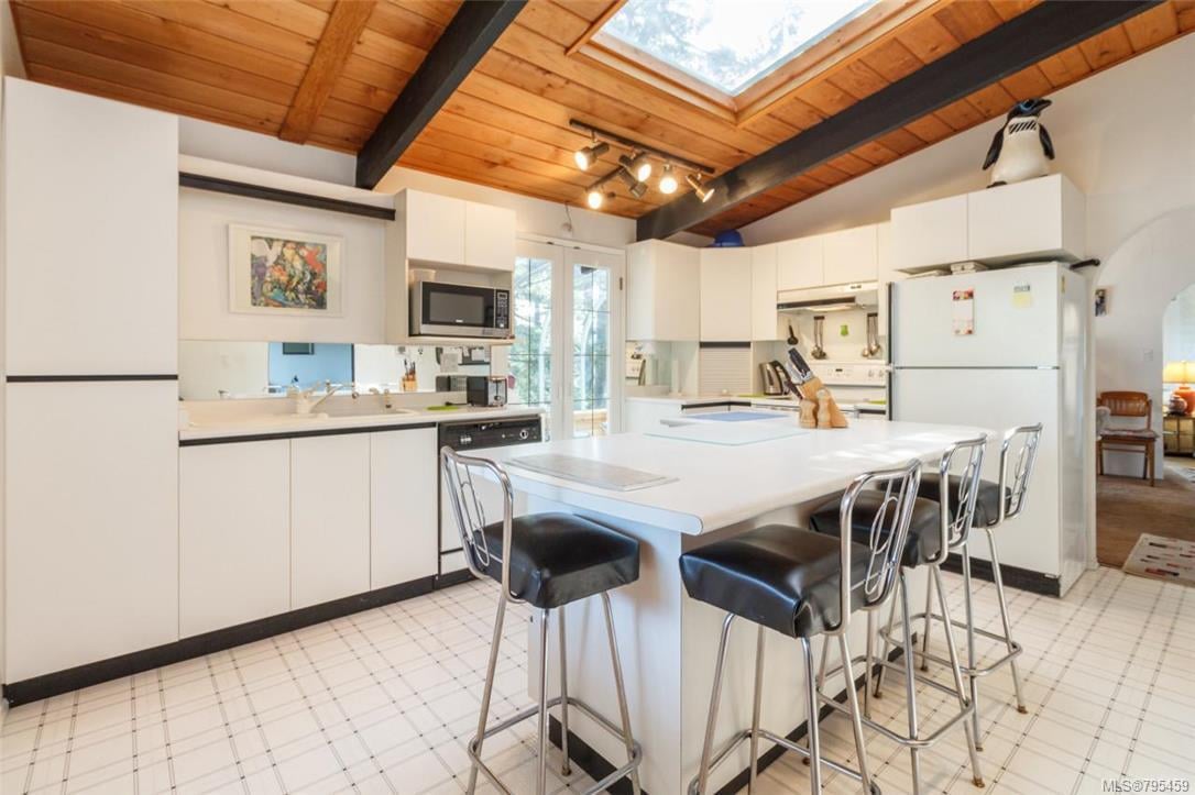 71 Flury Hts, View Royal