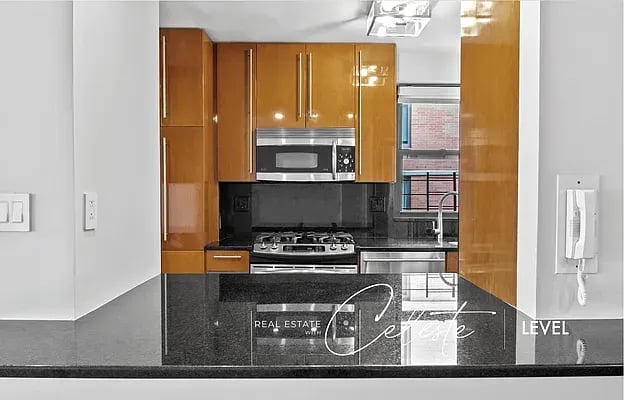 301 East 63rd Street Unit: 14J