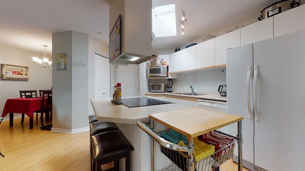 E304-40180 Willow Cres