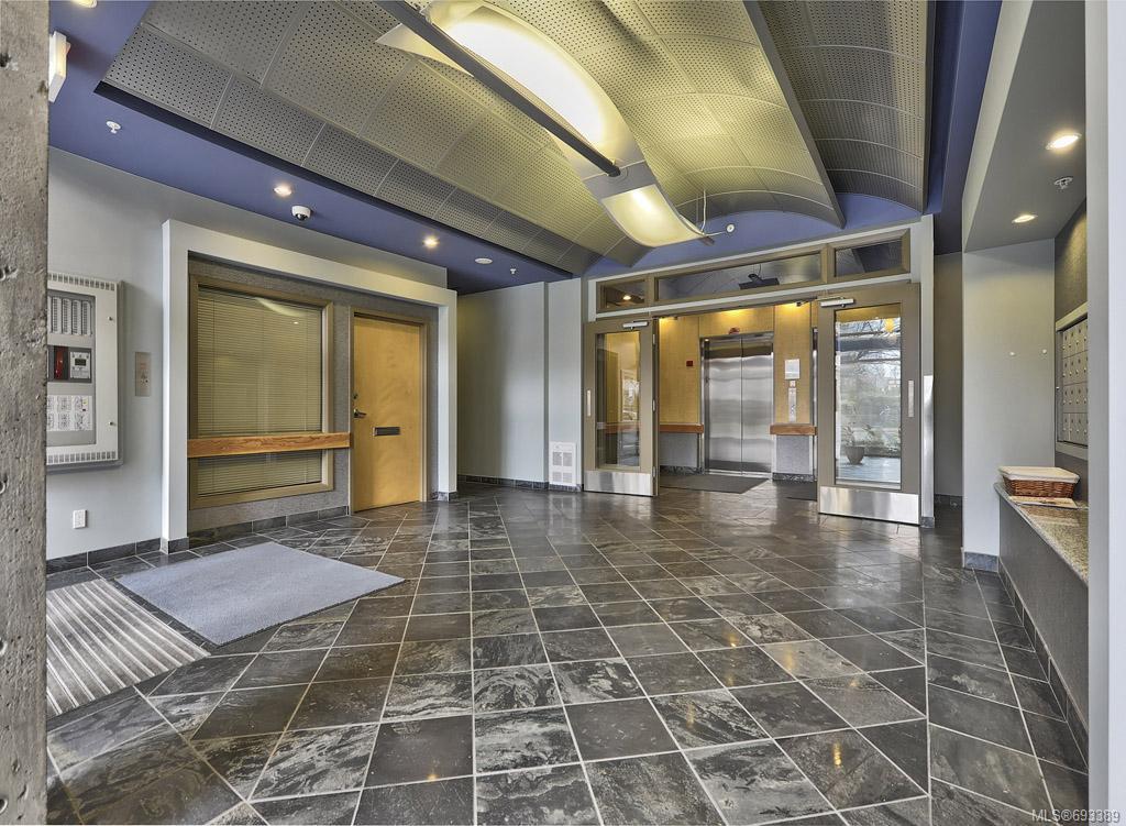 507-860 View St