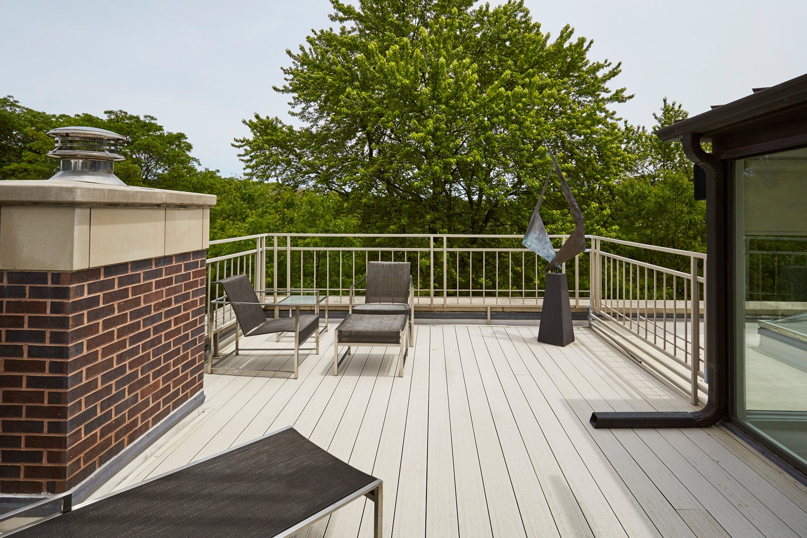 Uptown Lakefront Oasis: 801 W Castlewood Ter