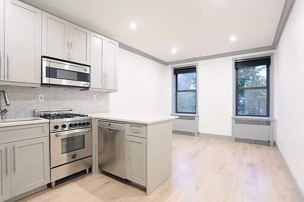 421 West 21st Street Unit: 1D