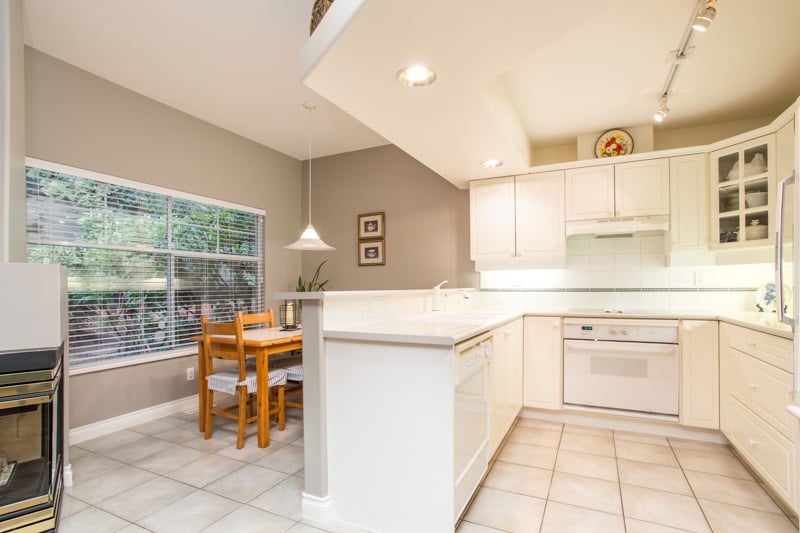 2-2979 Panorama Dr