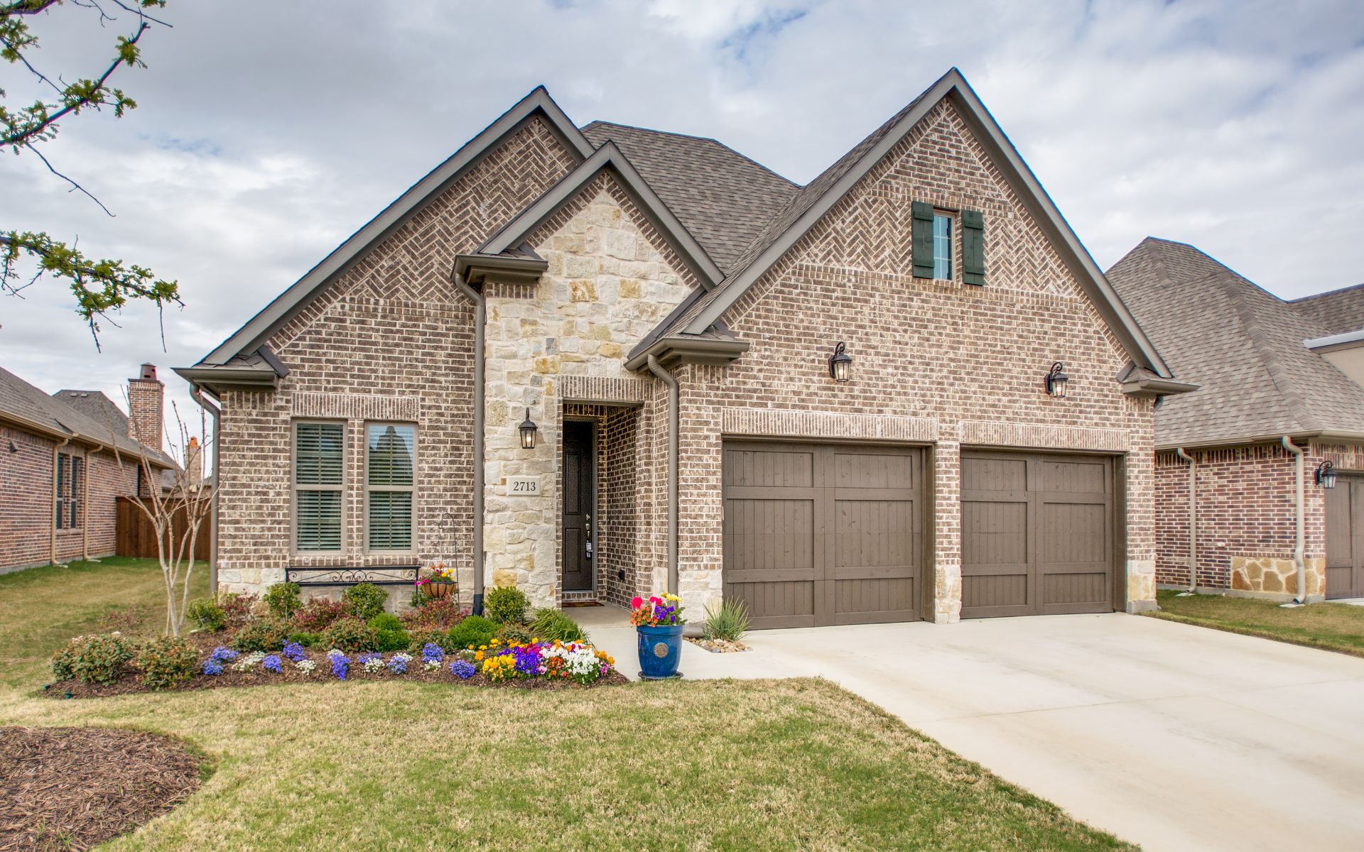 2713 Cromwell