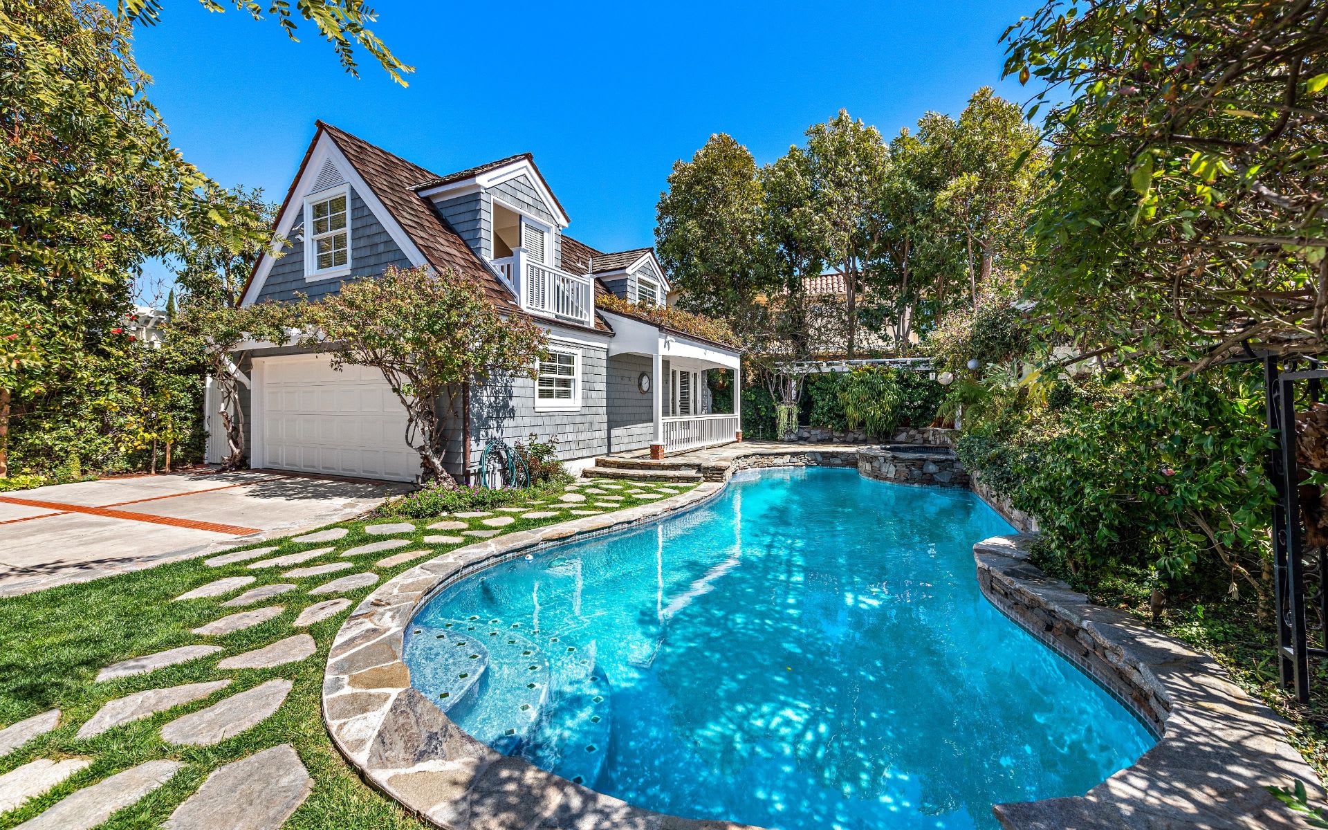 218 Driftwood Road