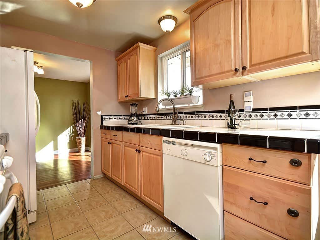 19556 Fremont Ave N
